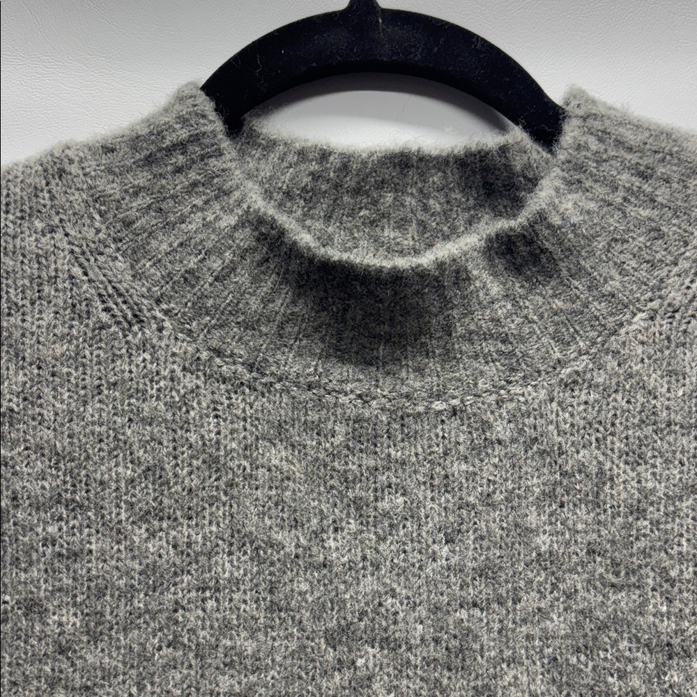 ✨Philosophy  Crewneck Sweater Grey Size M - Picture 4 of 11